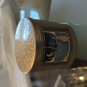 Bath & Body Works scented candle Hot Cocoa and Cream. New. Gray jar.